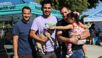 Speaker Rendon with constituents and daughter (petting dog)