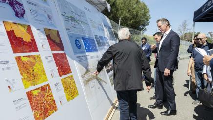 Frank Gehry showing a rendering to Speaker Rendon and Gov. Newsom