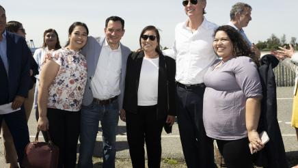 Group photo of Speaker Rendon and Gov. Newsom with tour attendees