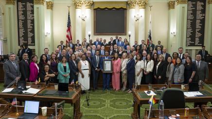 The Assembly poses for a photo with former Speaker Willie Brown