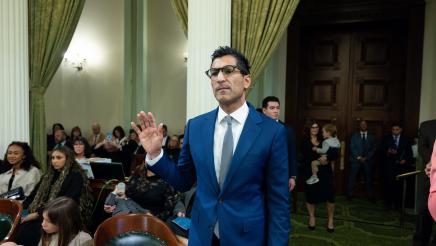 Speaker Rivas takes the oath of office